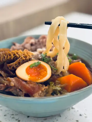 經典牛肉全家福麵