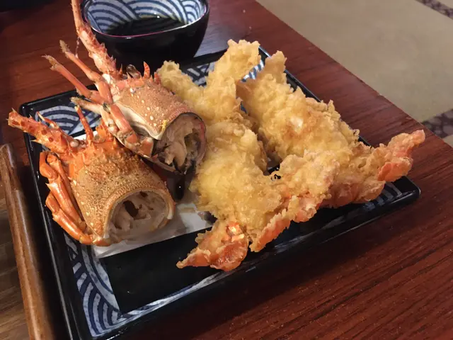 原隻活龍蝦天婦羅