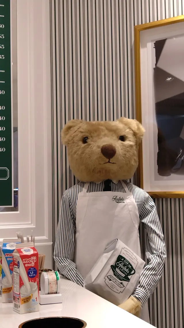 一走入去，便會見到 Polo 品牌服飾常見的 Bear Bear 坐鎮！