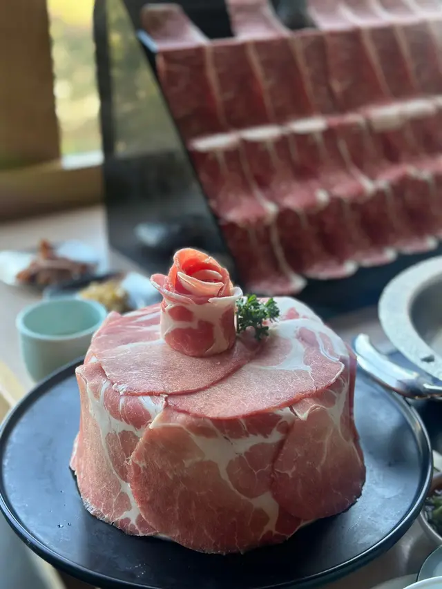 生日肉蛋糕