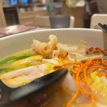 招牌花胶浓汤鸡锅米线
