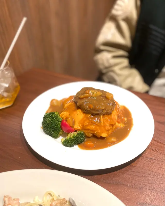 手工和牛漢堡扒咖喱蛋包飯
