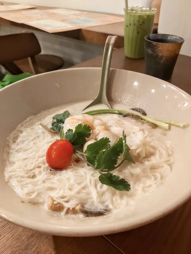 椰子海鮮湯米粉