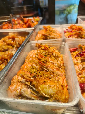 hjd$100 for this box of prawns