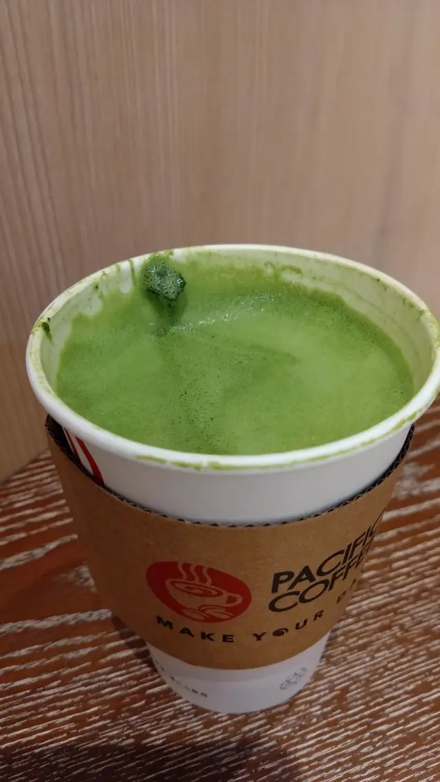 飲到有綠色粒粒，原來抹茶粉未攪勻