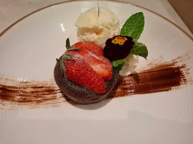 焗法國軟心朱古力蛋糕配雪糕