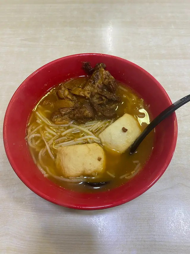 兩餸小鍋米線（走酸菜韮菜，肉碎少少辣）豬軟骨+魚腐