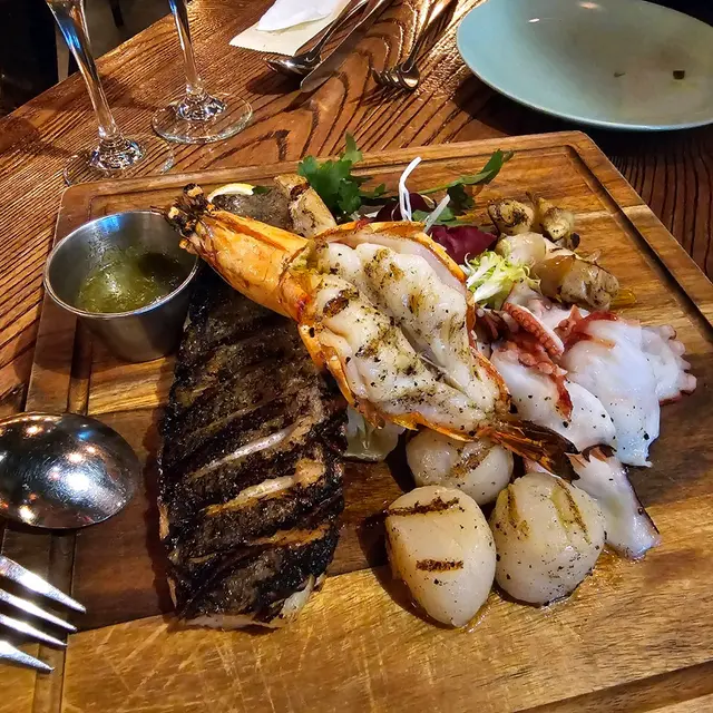 CHAR GRILLED SEAFOOD
PLATTER