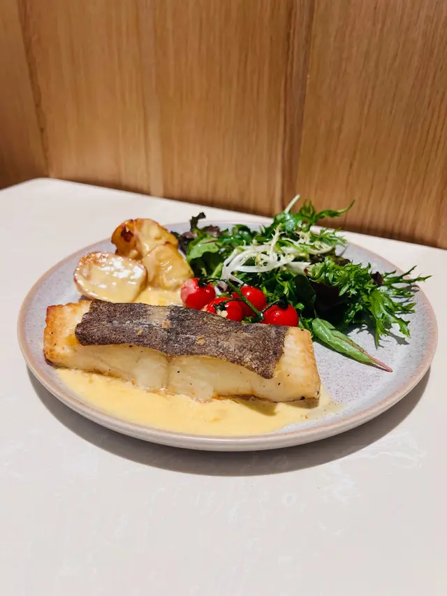 香煎比目魚伴蜜糖芥末薯仔