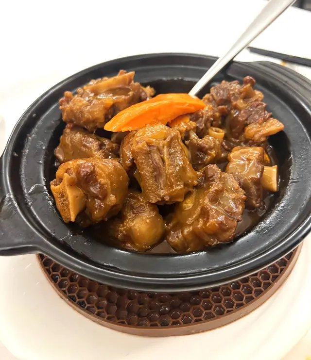 紅酒燴牛尾