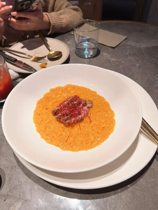 鴨肉好煙靭,好脆,同醬汁好夾,飯質感頗硬,有口感