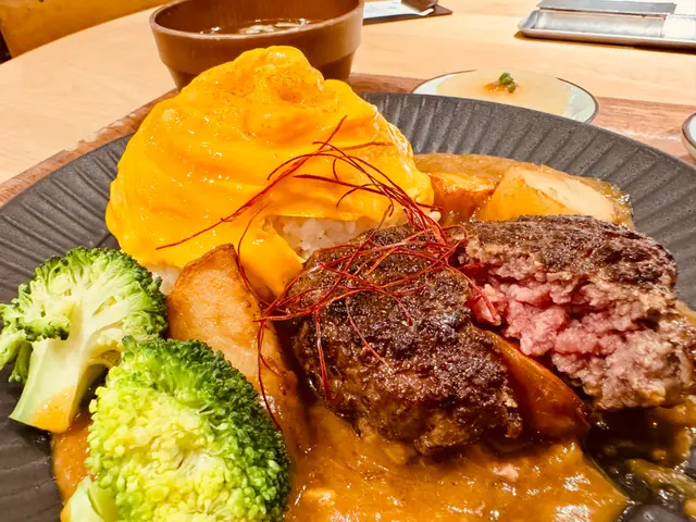 蘋果咖哩和牛漢堡旋風蛋定食