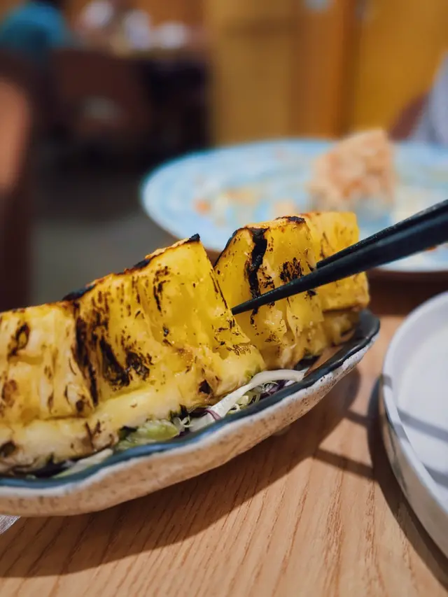 有別一般燒菠蘿 除左甜味仲有表面既海鹽既咸味
又咸又甜幾特別🍍