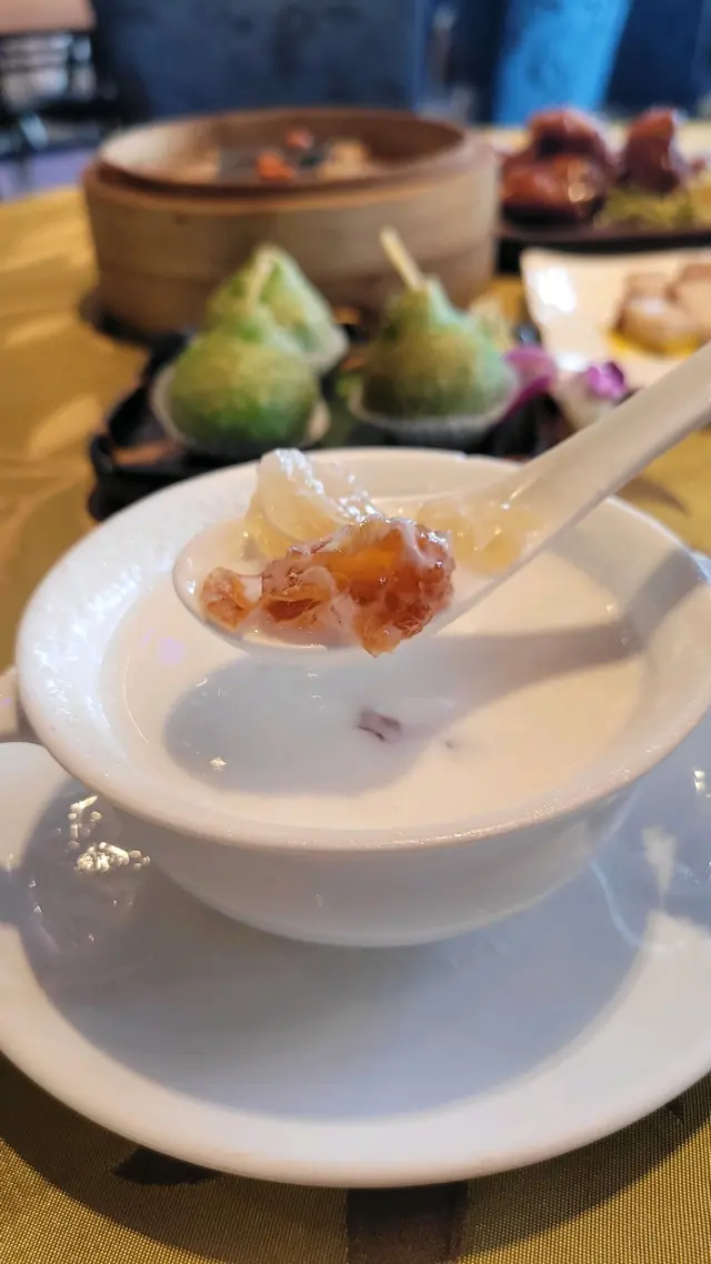 熱椰汁鮮奶燉桃膠