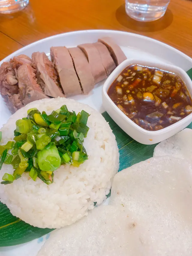 慢煮牛舌飯配泰婆汁