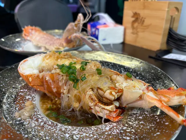 蒜蓉粉絲蒸龍蝦