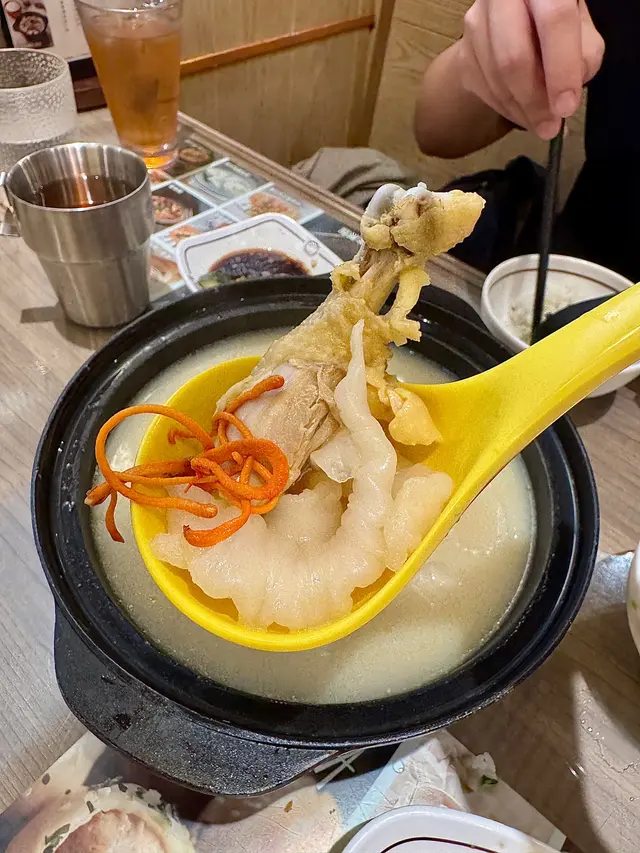 蟲草花花膠雞(半隻)