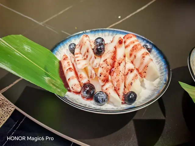 配上了藍莓汁, 甜甜的粉粉的, 特別的配搭,別有一番風味.