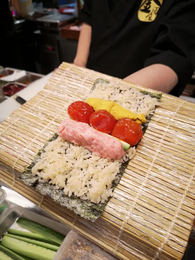 金龍珠海膽吞拿魚蓉卷