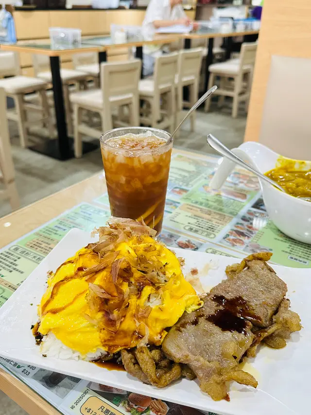 西冷牛扒漩渦蛋包飯