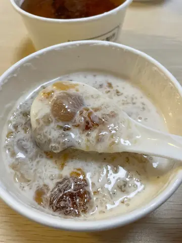 椰皇雪燕桃胶鲜奶
