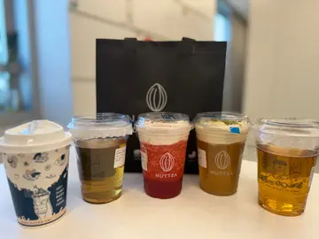 四季春开心果奶盖茶😍去冰 士多啤梨茶草莓坚果奶盖