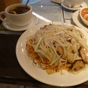 韭黄鸡丝炒面  Stir-fried Noodles with Chicken and Chinese Chives