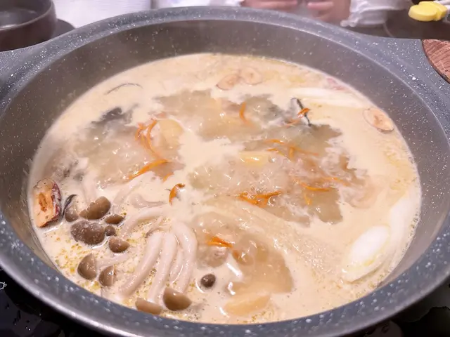 招牌滋潤椰子雞煲