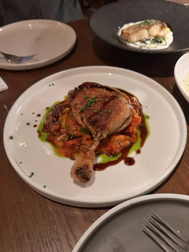 法式燉鴨腿配普羅旺斯燉菜及牛肉汁