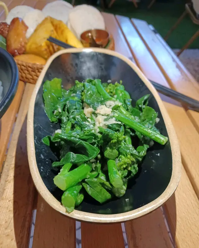 蒜蓉魚露炒芥蘭苗