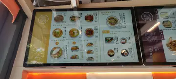 拍摄/上传者：天羽rain
拍摄日期：23年7月3日
上传日期：25年4月1日
上星期3月下旬（25年）左右先去食过，餐牌主食&饮品基本上没有变动，除咗饮品可能会多咗期间限定。
PS：呢间东屋台一直都有全日套餐——任何饭/面/大阪烧配饮品-10蚊，减完基本上同正常饮品店单点一杯野饮价钱差唔多（睇你同边D价位的饮品比较）（最平可以10蚊~20蚊一杯野饮，份量充足），减咗10蚊优惠的野饮价钱都唔会超过$40，加埋正餐价钱都唔算贵，整体黎讲都算几亲民下。