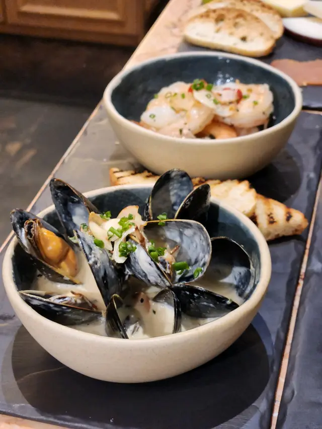 mussels, butter shrimp