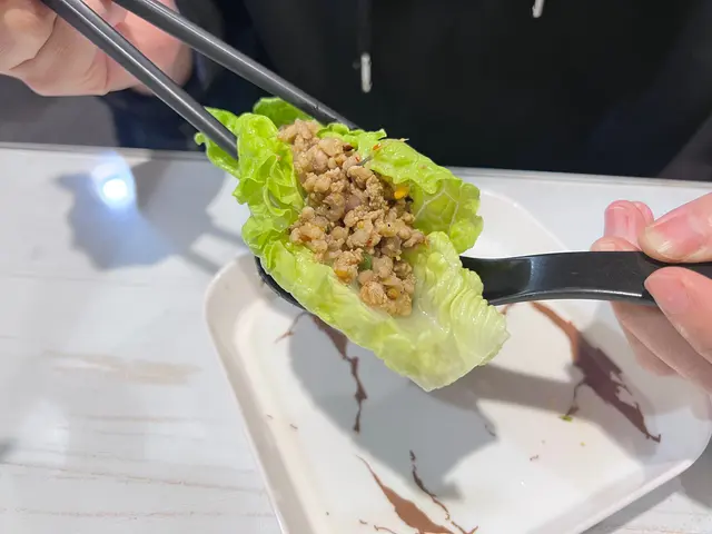 肉碎生菜包