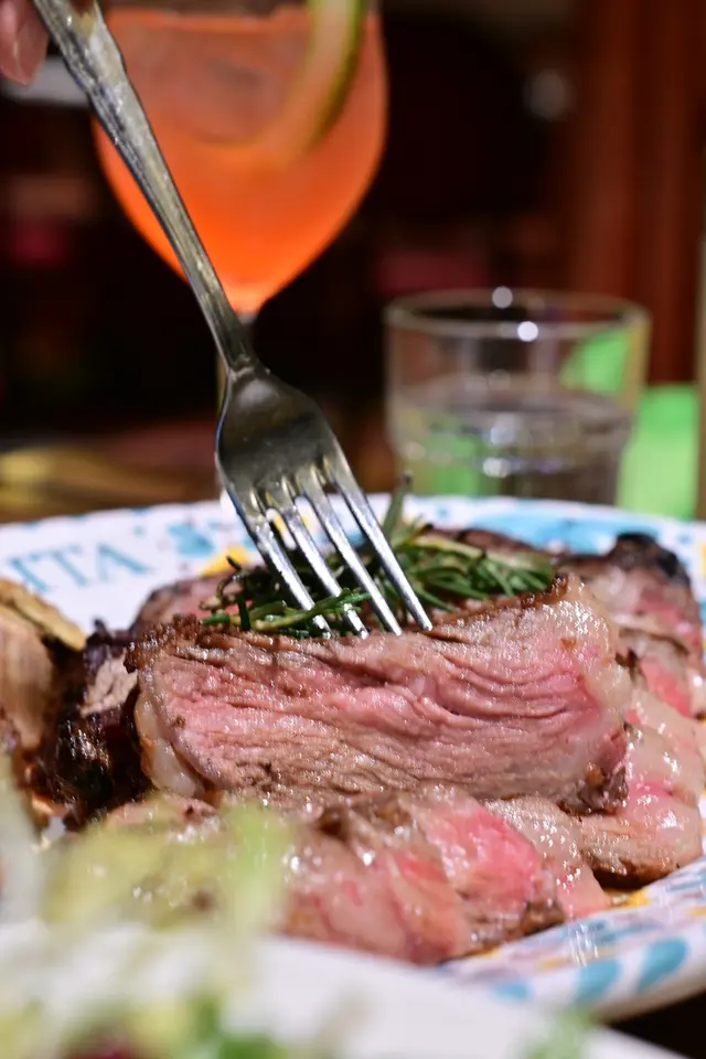 骨肉眼牛扒1.2公斤