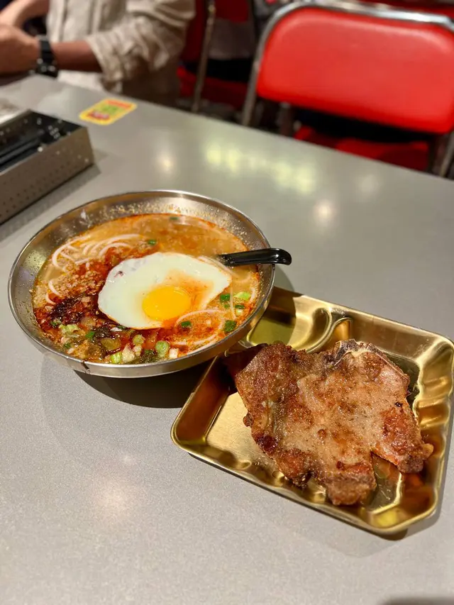 麻麻地豬扒麻辣米線
