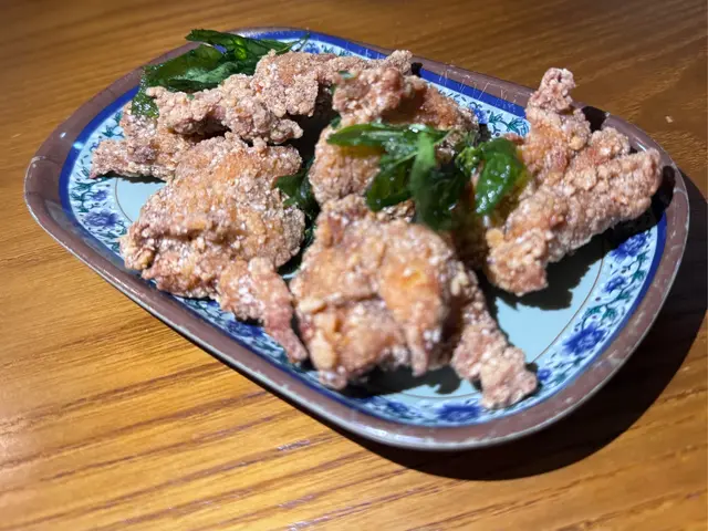 🍗 炸鹽酥雞 $48 外脆內嫩的炸鹽酥雞，每一口都充滿香氣，絕對是下酒的絕佳選擇！🍗🍗🔥