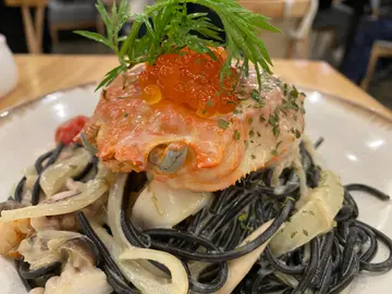 蟹膏海鲜墨鱼意大利粉