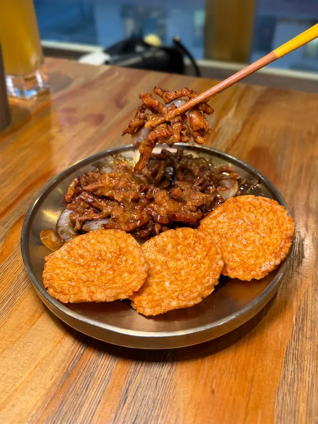 印尼沙爹炒豬肉配米餅