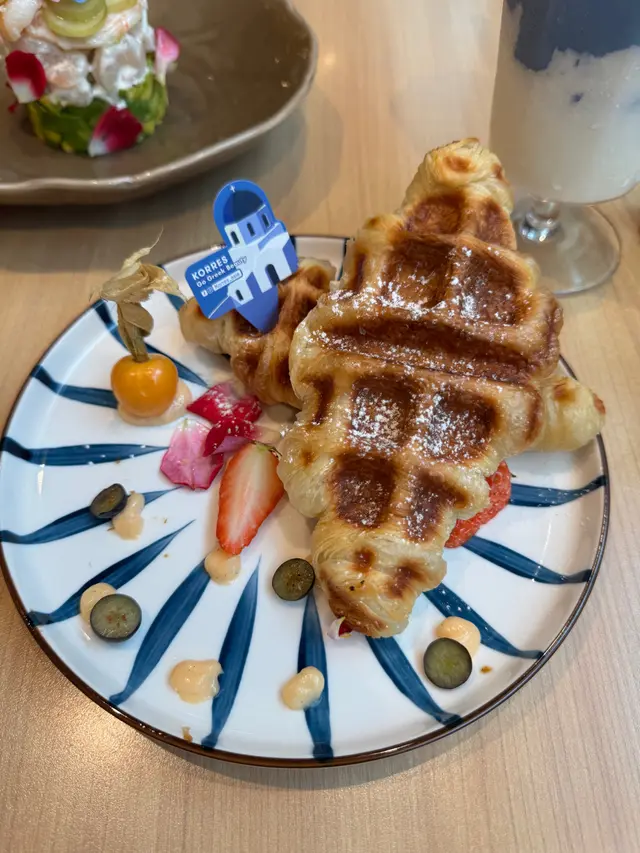 玫瑰吉士牛角包窩夫