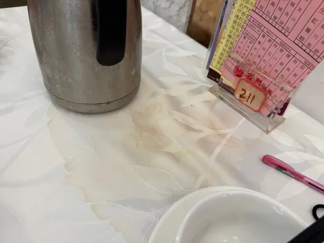 10點未到畀個午餐manu你,
大把位叫你坐個角落頭，重要污糟邋遢邋
2個人食，埋單$408,無下次