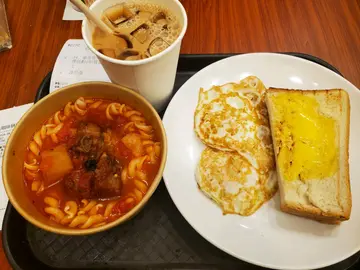 蕃茄薯仔排骨螺丝粉