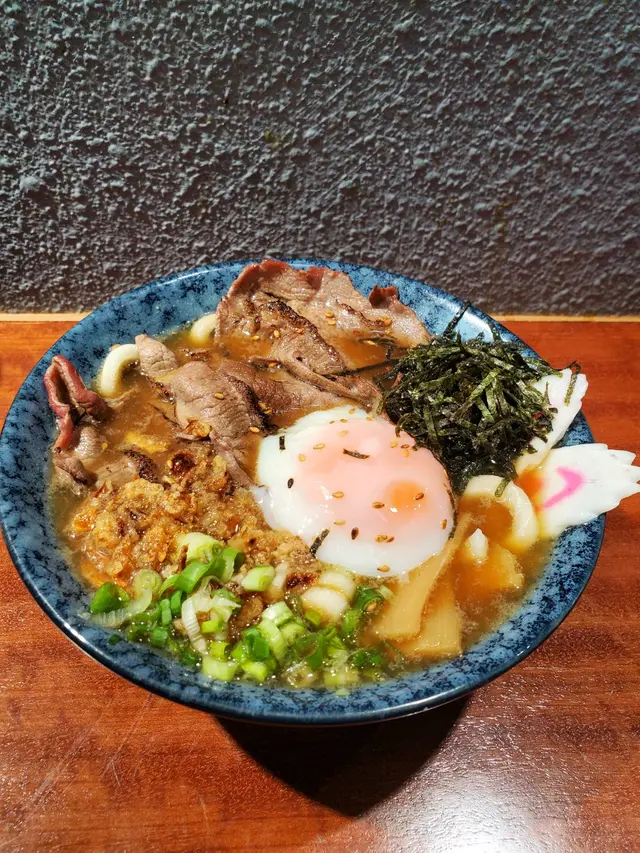 溫泉蛋牛肩胛壽喜燒湯烏冬