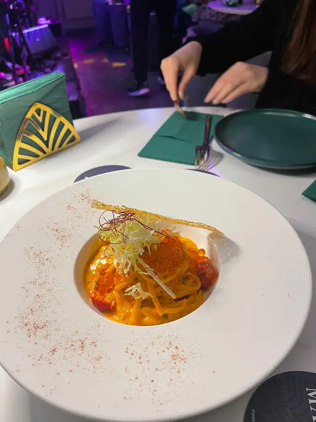 碟係好大啦,但份量少得可憐,7個人分幾啖冇晒,味道正常。咁就$178…