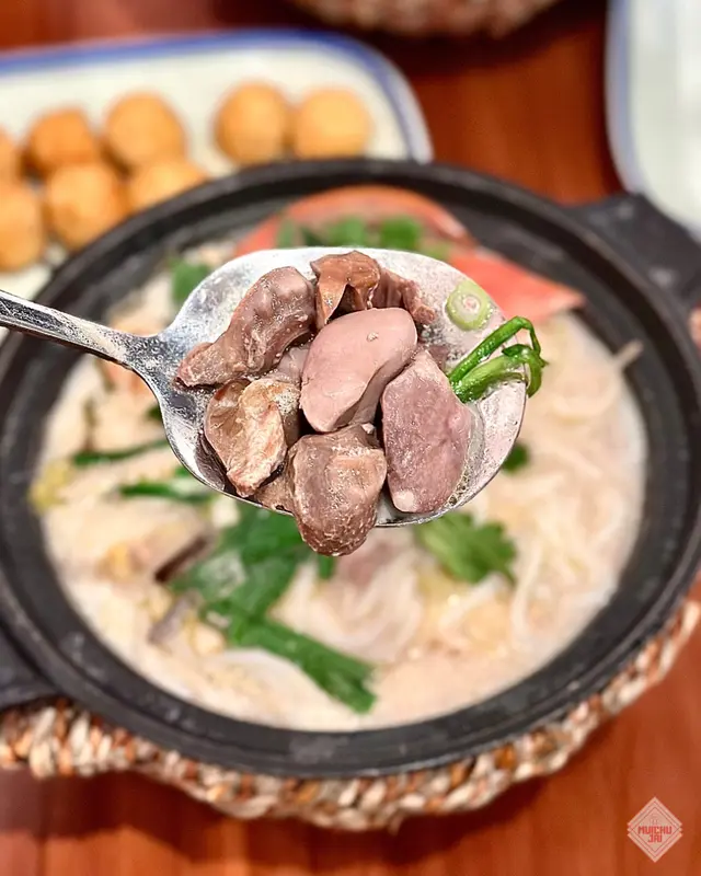 招牌雞雜小鍋米線