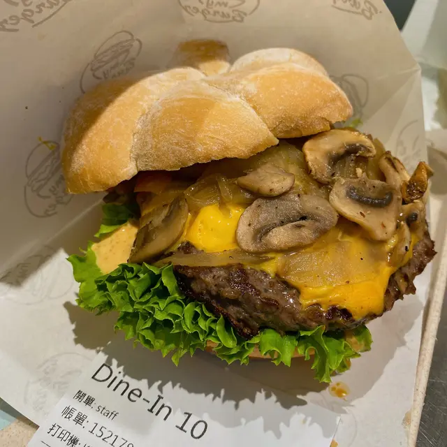 蘑菇洋蔥牛肉漢堡