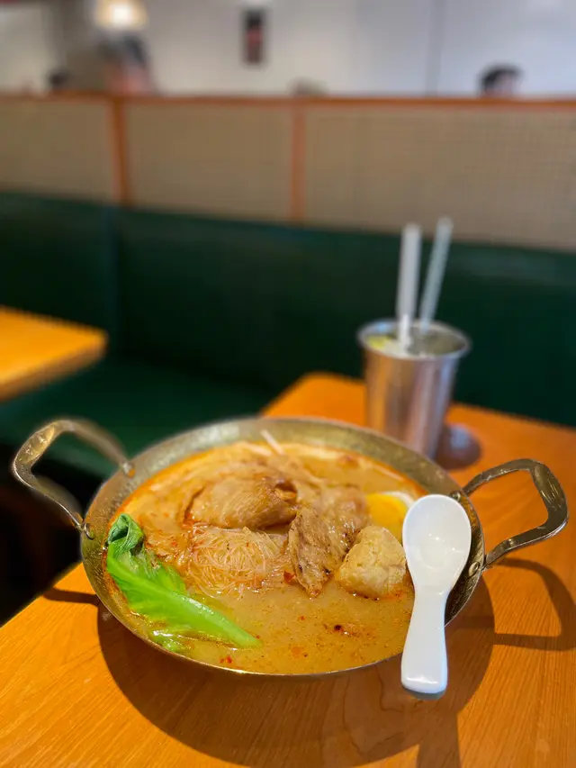 豬頸肉喇沙湯米粉