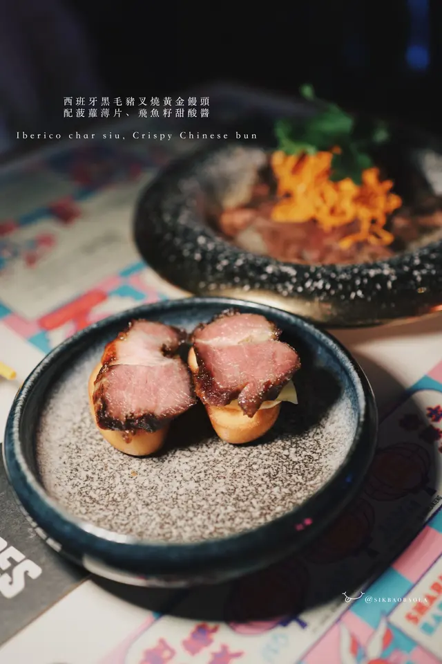 配菠蘿薄片、飛魚籽甜酸醬