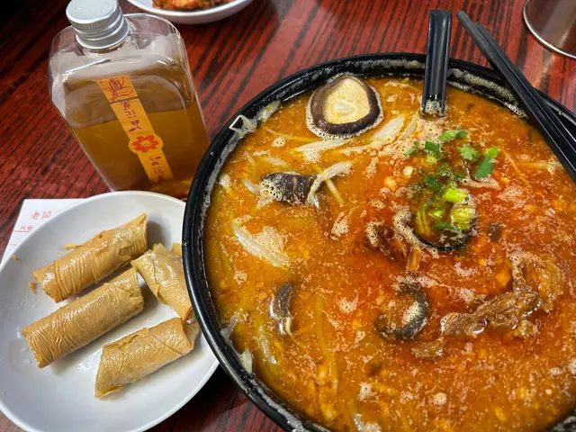 蒜香bb辣，銀針粉、鮮菇唔入味，豬軟骨、炸魚肉魚腐唔入味，湯還湯，餸還餸，成個湯好油！加左價，好貴，唔值這個價….好失望，唔會再去！