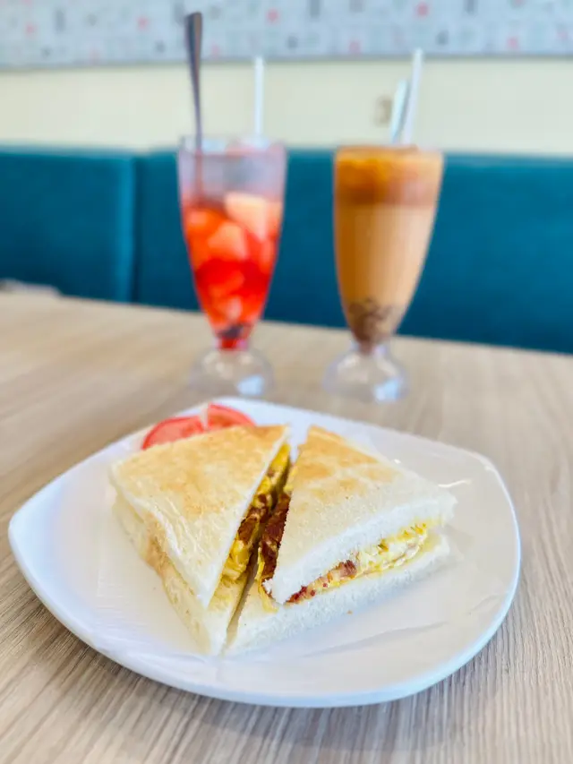 鹹牛肉蛋三文治（烘底）