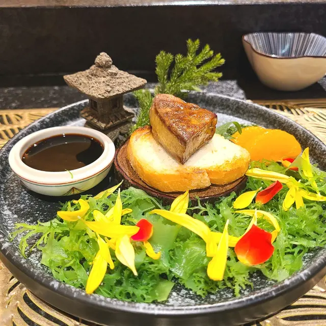 香煎鵝肝伴自家制醬汁